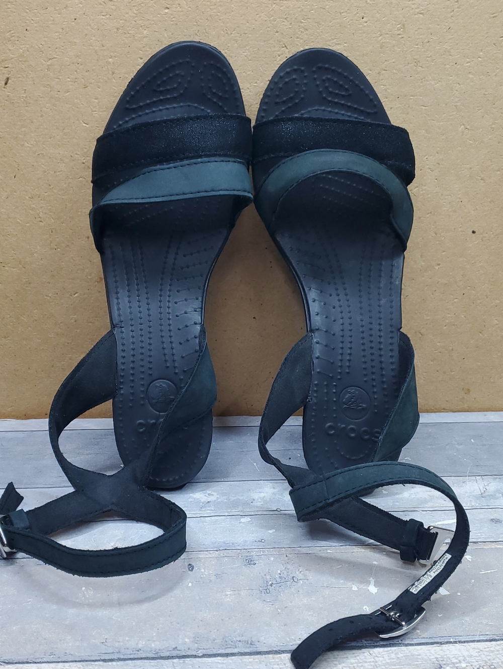 CROCS Women's Leigh II Black and Dark Green Cross Strap Ankle Wedge Size W 10